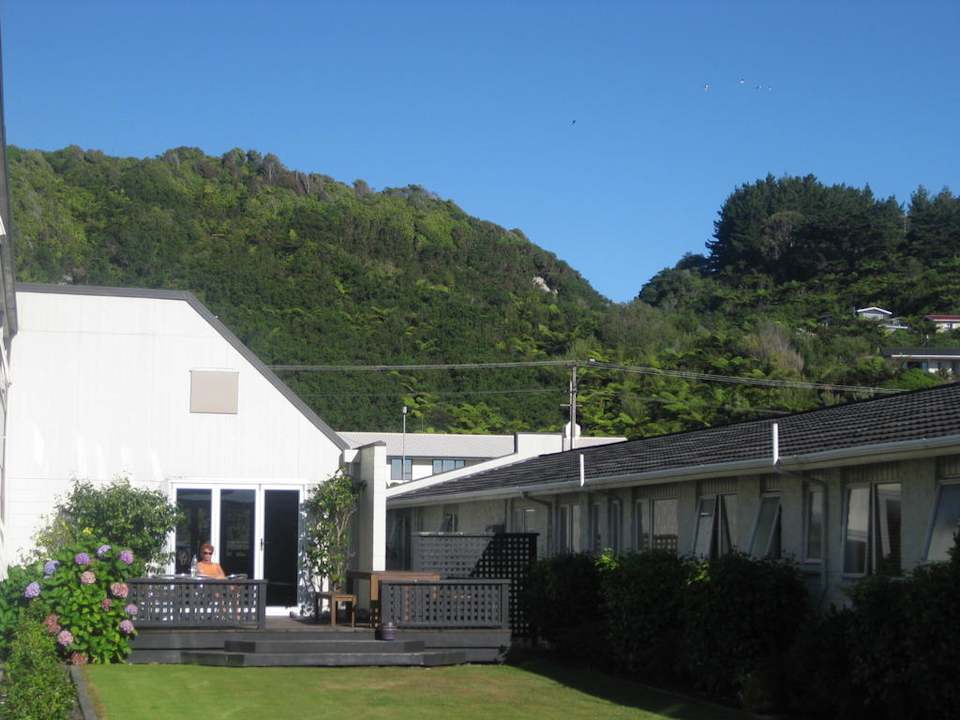 Innenhof mit Terrasse The Ashley Hotel
