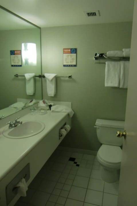 Bad mit Wanne Coast Harbourside Hotel & Victoria