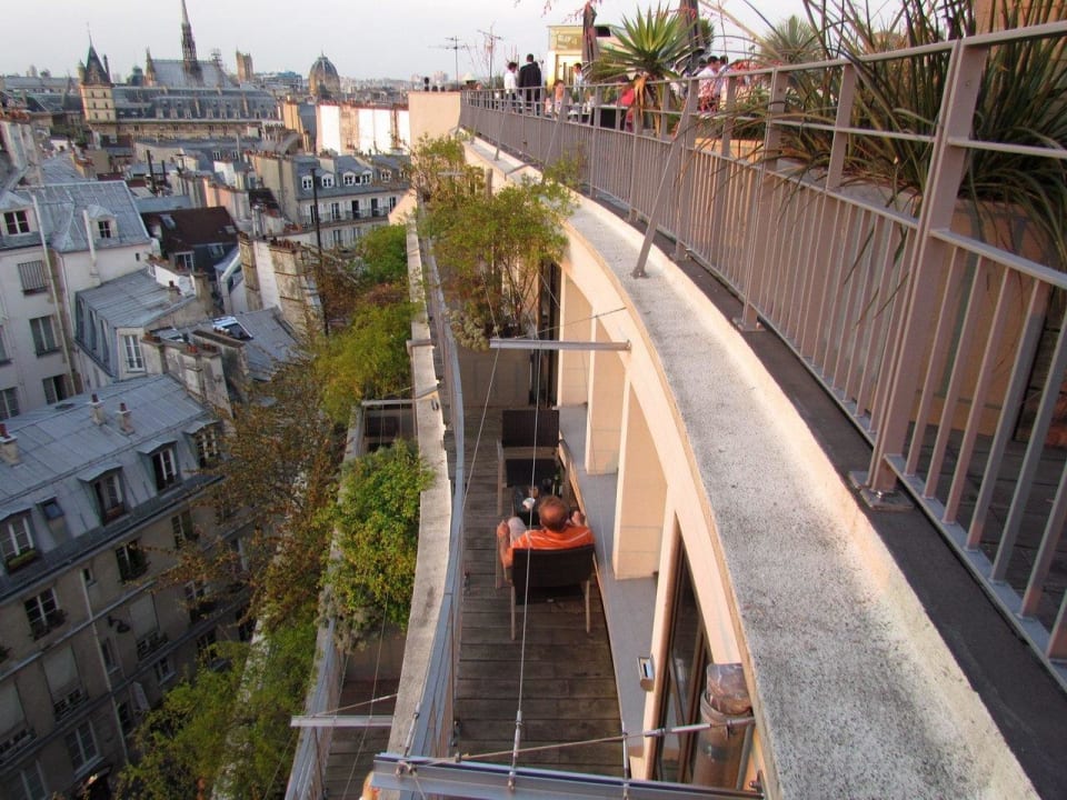 Executive balcony room #804 with Eiffel view Hotel Holiday Inn Paris Notre Dame