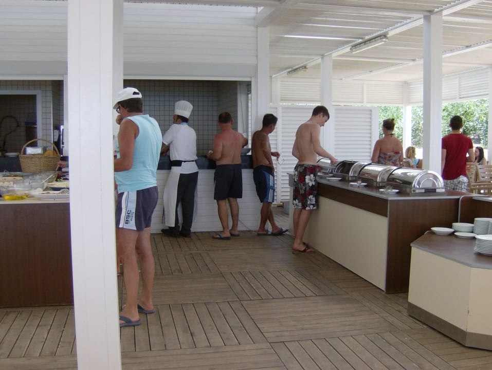 Mittagessen fassen. Club Sidelya Hotel