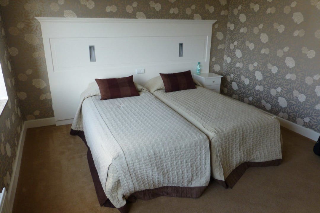 Zusammengeschobenes Doppelbett  Hotel Nassau Bergen