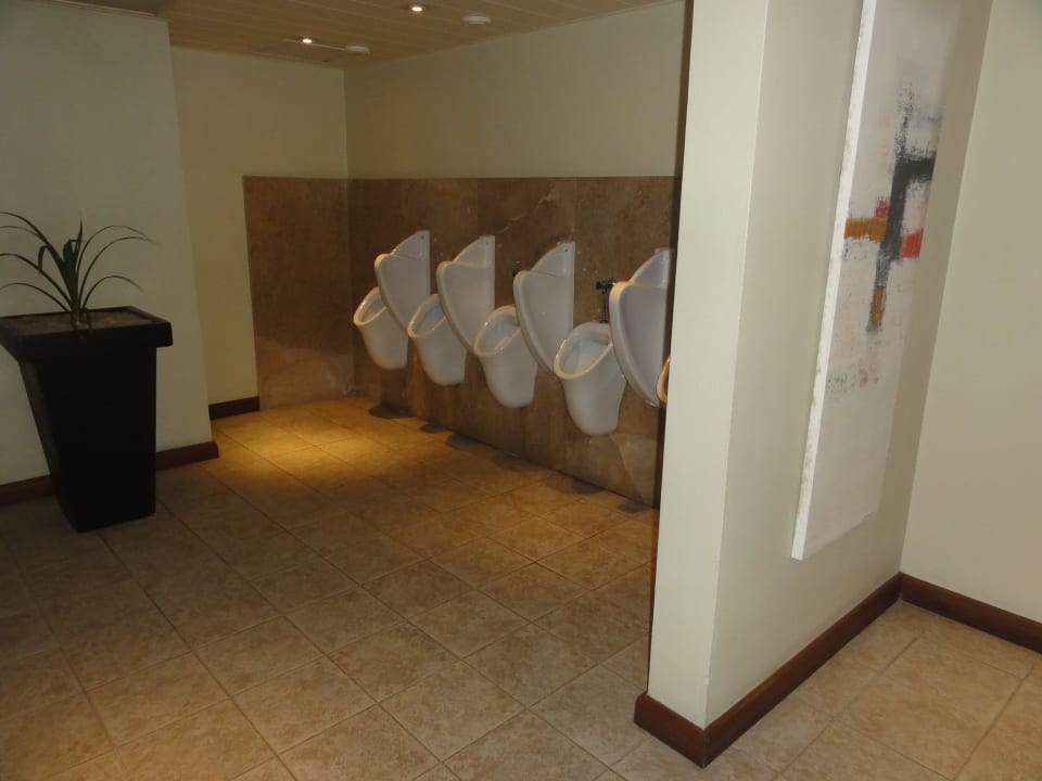 Herren WC im Restaurant Mauricia Beachcomber Resort & Spa