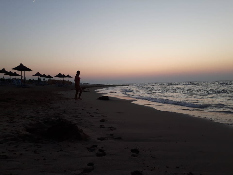  Am Abend... Anissa Beach & Village