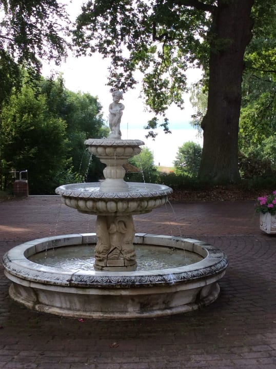 Brunnen vor dem Hotel Hotel Seeresidenz Gesundbrunn