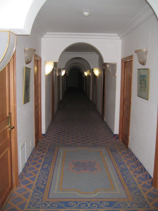 Weg zu den Zimmern Sentido Bellevue Park