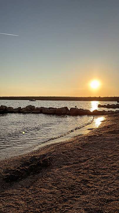 Strand Anda Barut Collection