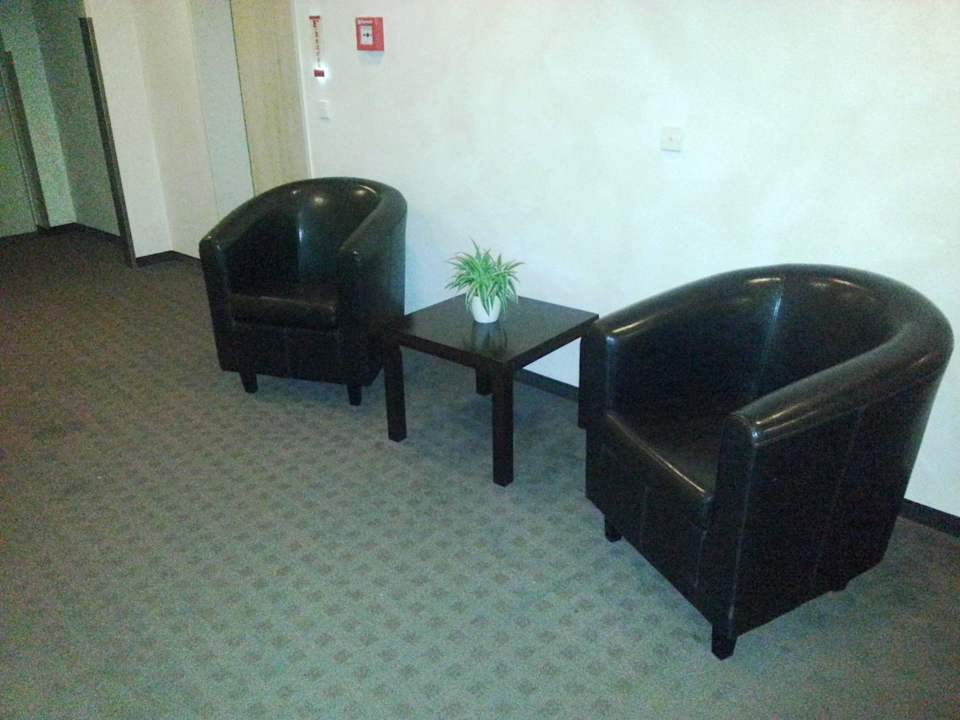 Vor dem Aufzug überall gleich Best Western Plus Palatin Kongresshotel