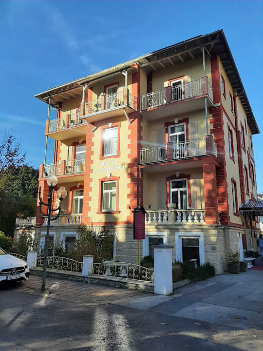Außenansicht Hotel Pension Almrausch