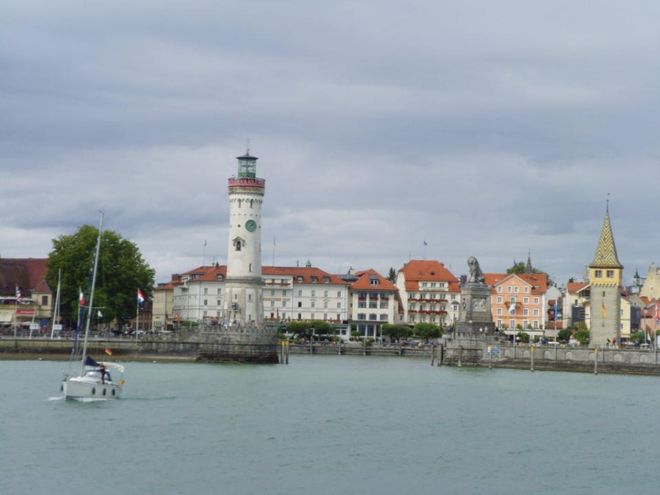Hotel vom See aus gesehen Hotel Bayerischer Hof