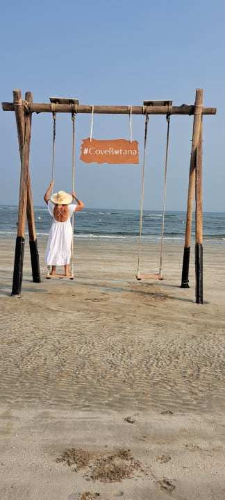 Strand The Cove Rotana Resort