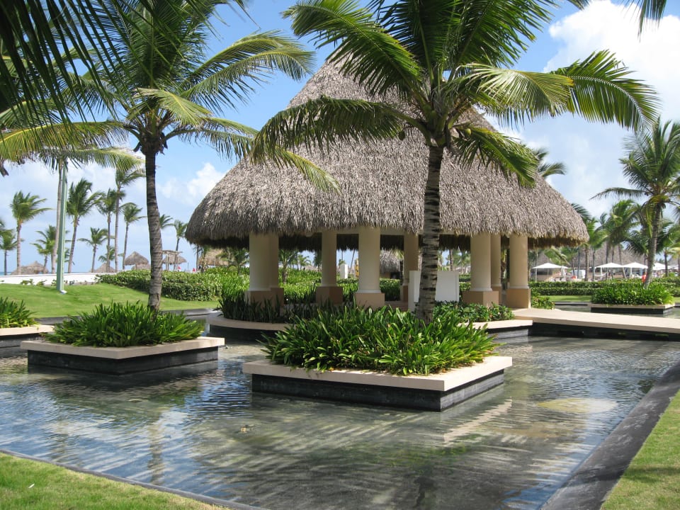 Zwischen den Pools Hard Rock Hotel & Casino Punta Cana