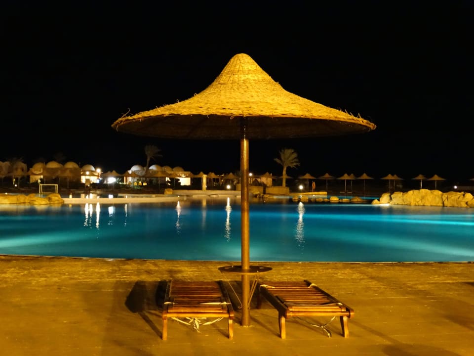 Poolanlage Abend Hotel Gorgonia Beach Resort