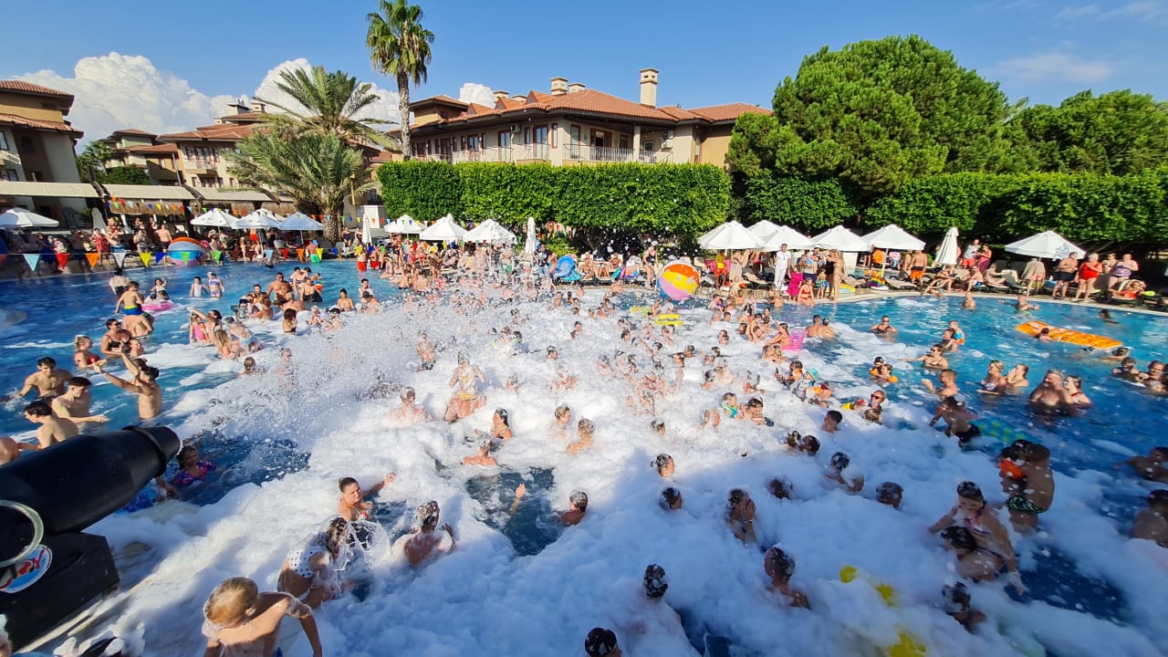 Pool Club Grand Side
