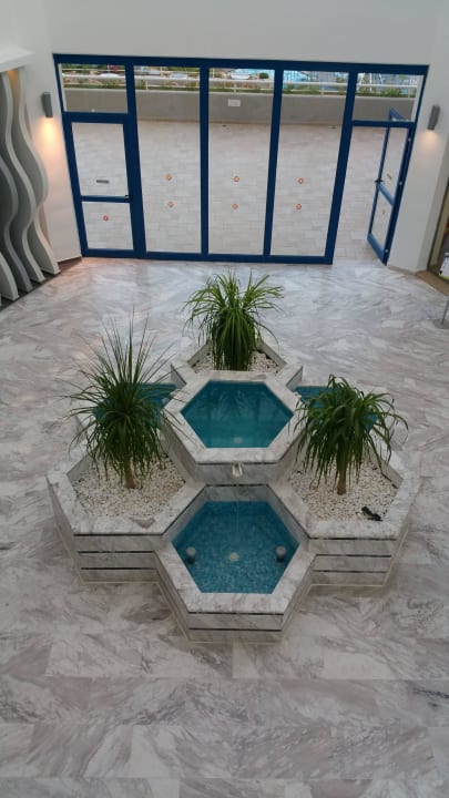 Brunnen vor dem Restaurant Rodos Princess Beach Hotel & Spa