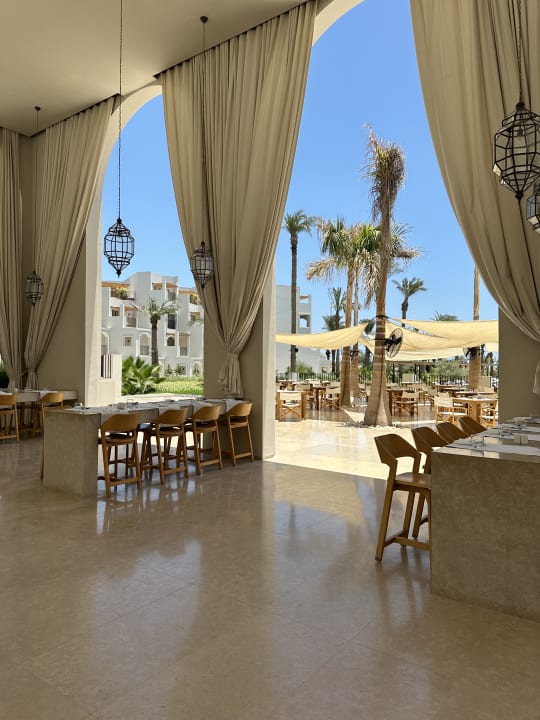 Gastro Serry Beach Resort