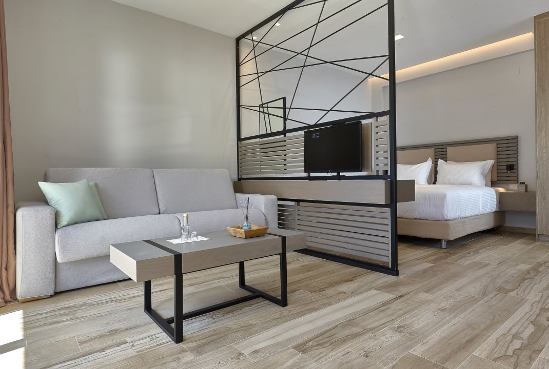 Zimmer Seascape Luxury Residences