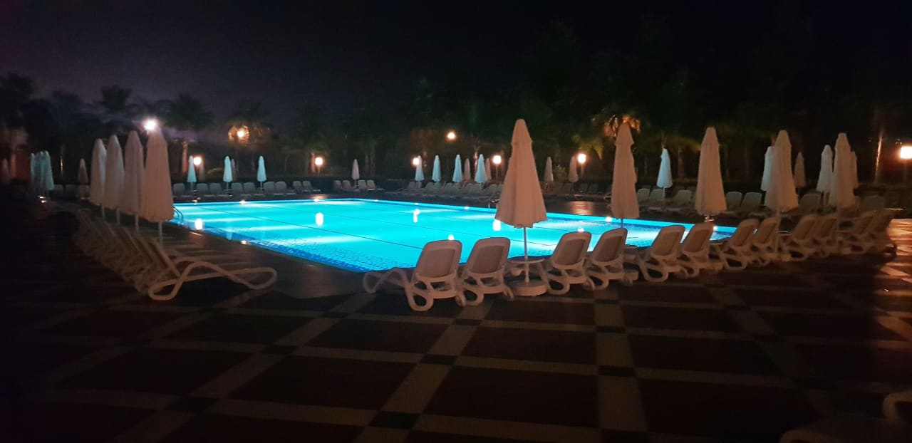 Endlich Ruhe am Pool  Royal Taj Mahal Hotel