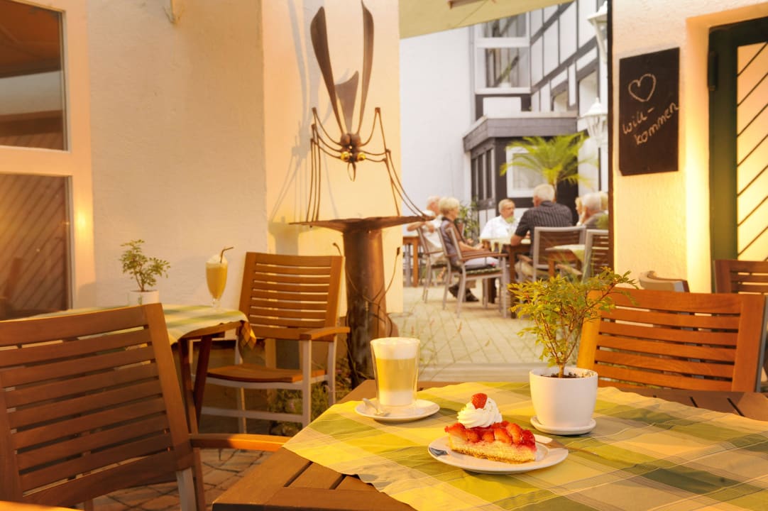 Biergarten  Hotel Haus Hochstein