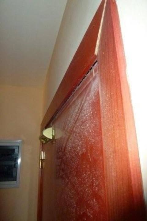 Türzarge Kaputt dadurch kommt viel staub rein SBH Costa Calma Beach Resort