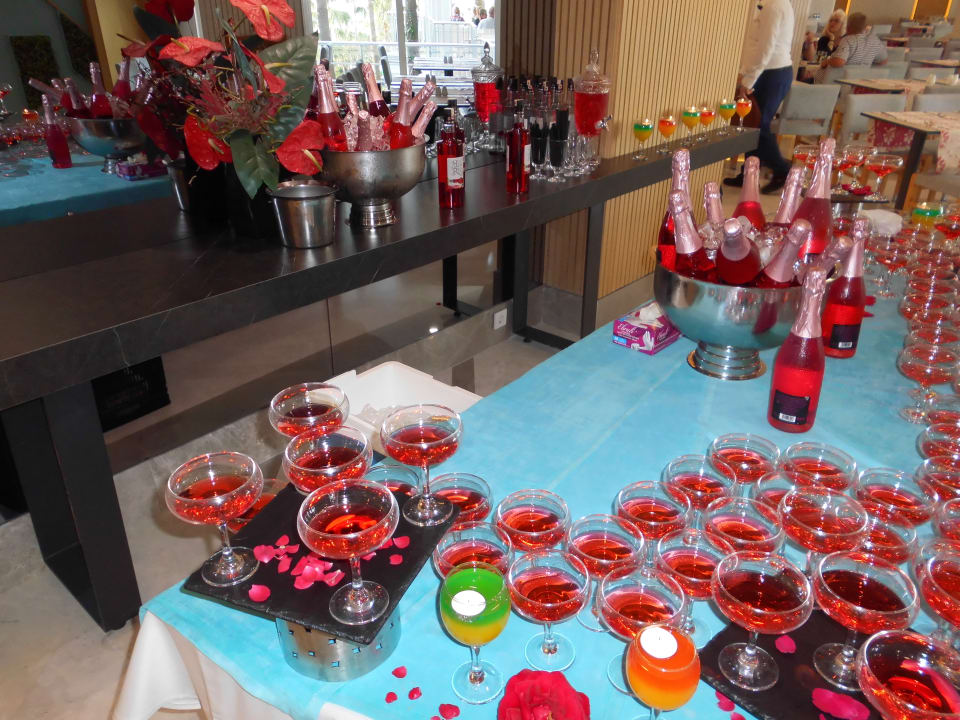 Gastro Iz Flower Side Beach Hotel