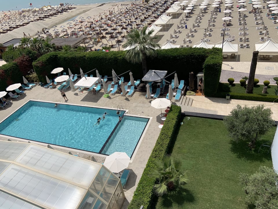 Pool Premium Beach Hotel