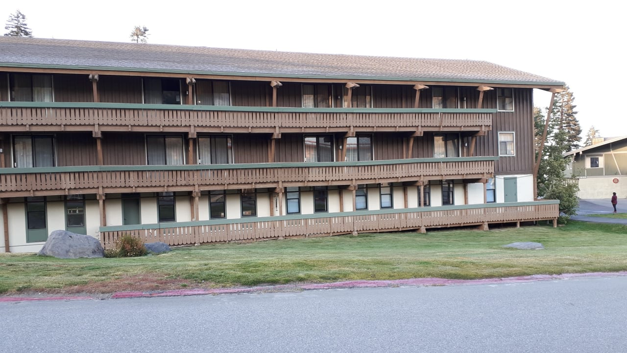 Außenansicht Hotel Mammoth Mountain Inn