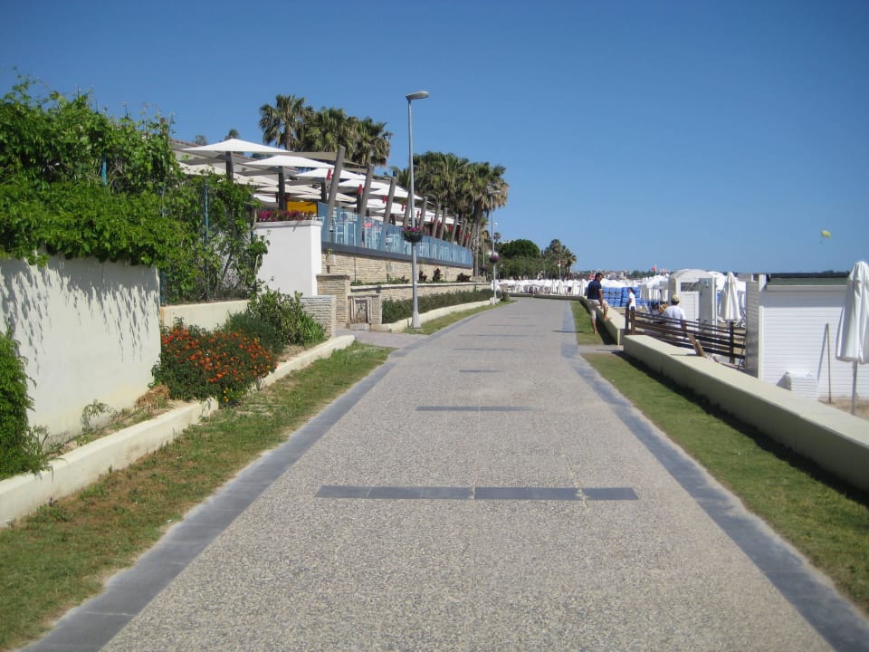 Blick auf die Strandbar The Sense Deluxe Hotel
