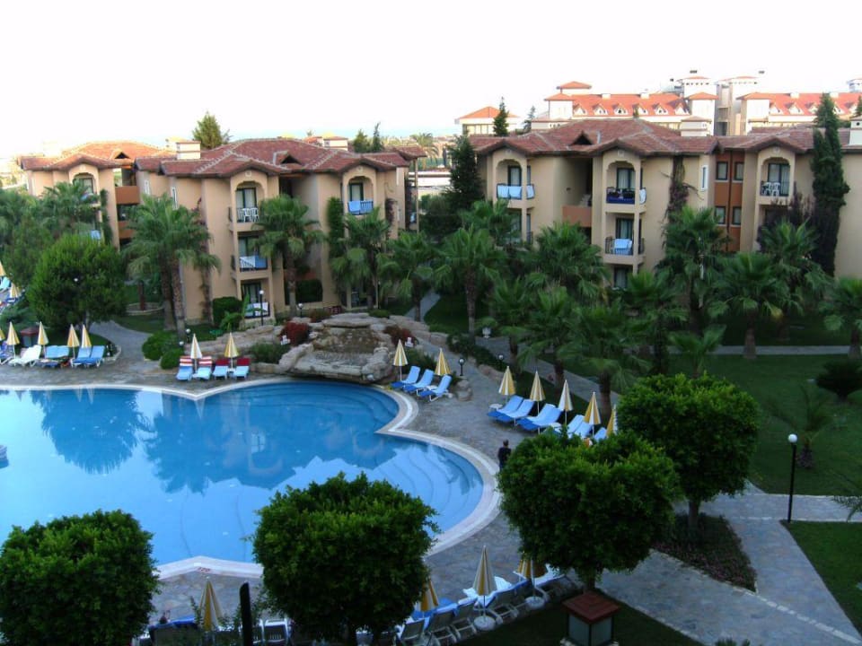 Pool morgens um 6 Miramare Queen Hotel