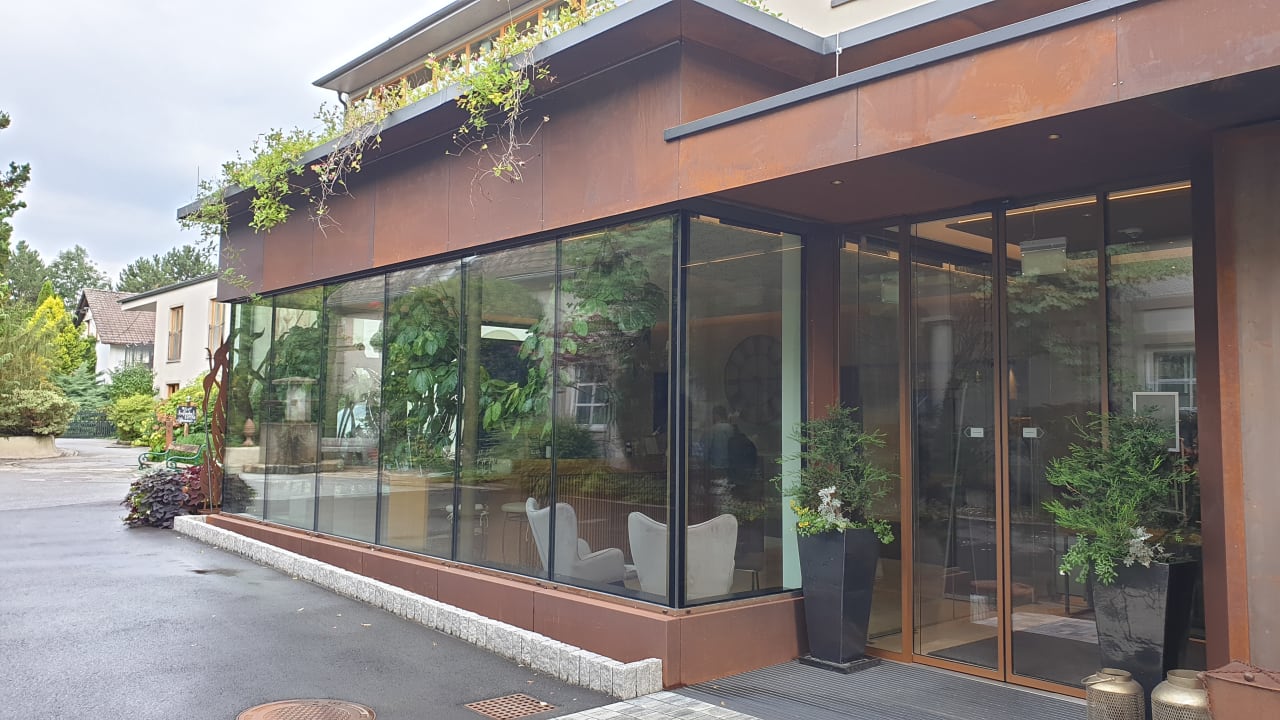 Außenansicht Garten-Hotel Ochensberger