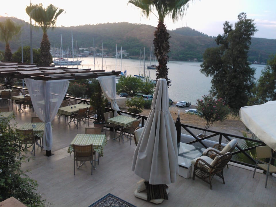 Frühstücksterrasse V-Go's Hotel Guesthouse