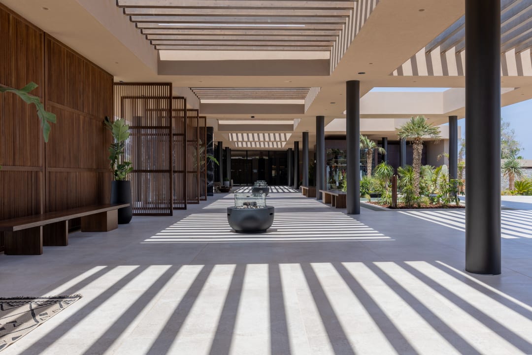 Lobby Pnoe Breathing Life