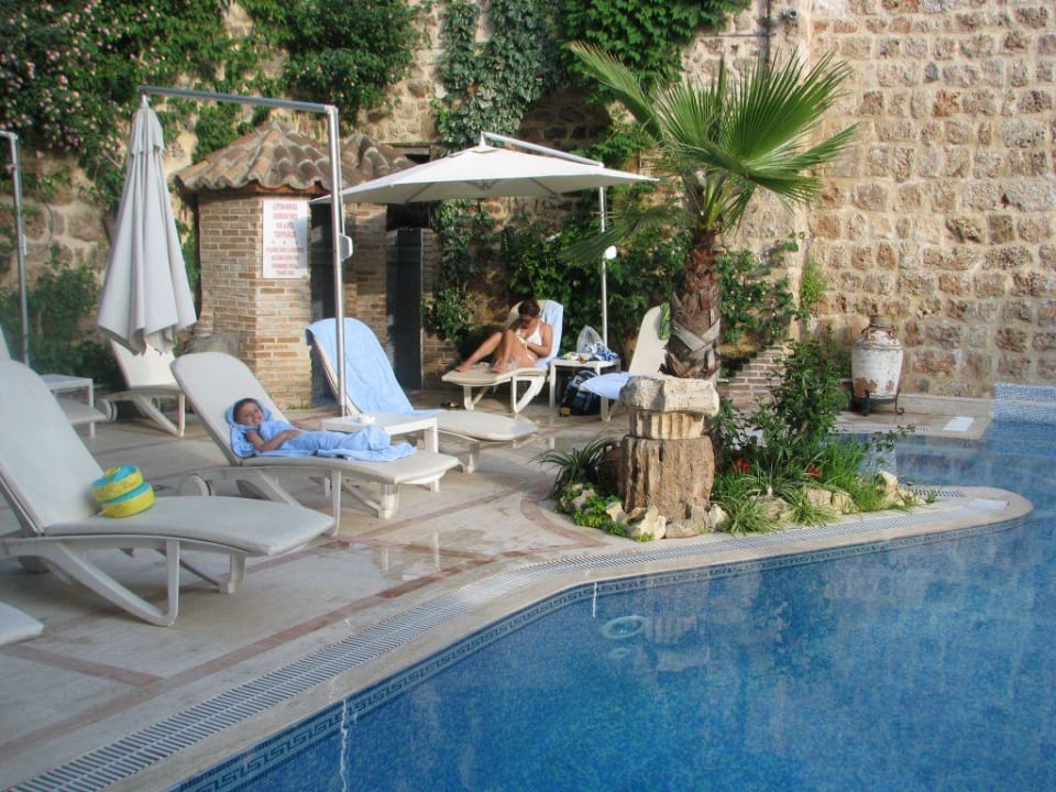 Poolbereich zur Rush-Hour Dogan Hotel by Prana Hotels & Resorts