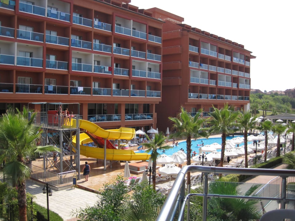 Бассейн у нового корпуса Club Side Coast