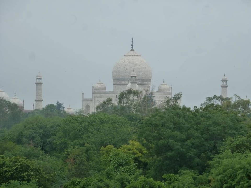 Blick vom Balkon zum Taj Mahal Hotel The Oberoi Amarvilas