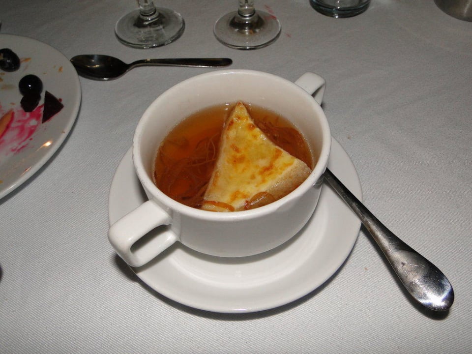 Zwiebelsuppe beim Lobsteressen Embudu Village