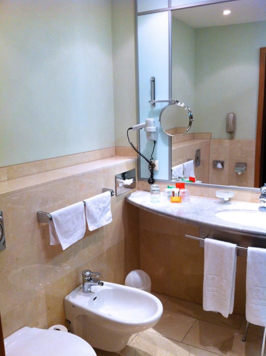 Bad (Juniorsuite + Std. Doppelzimmer) NH Collection Berlin Mitte Friedrichstrasse