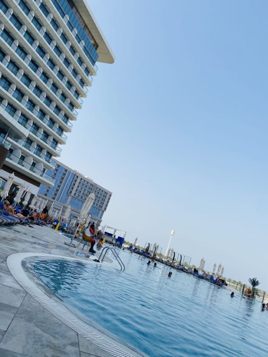 Pool Hampton by Hilton Marjan Island