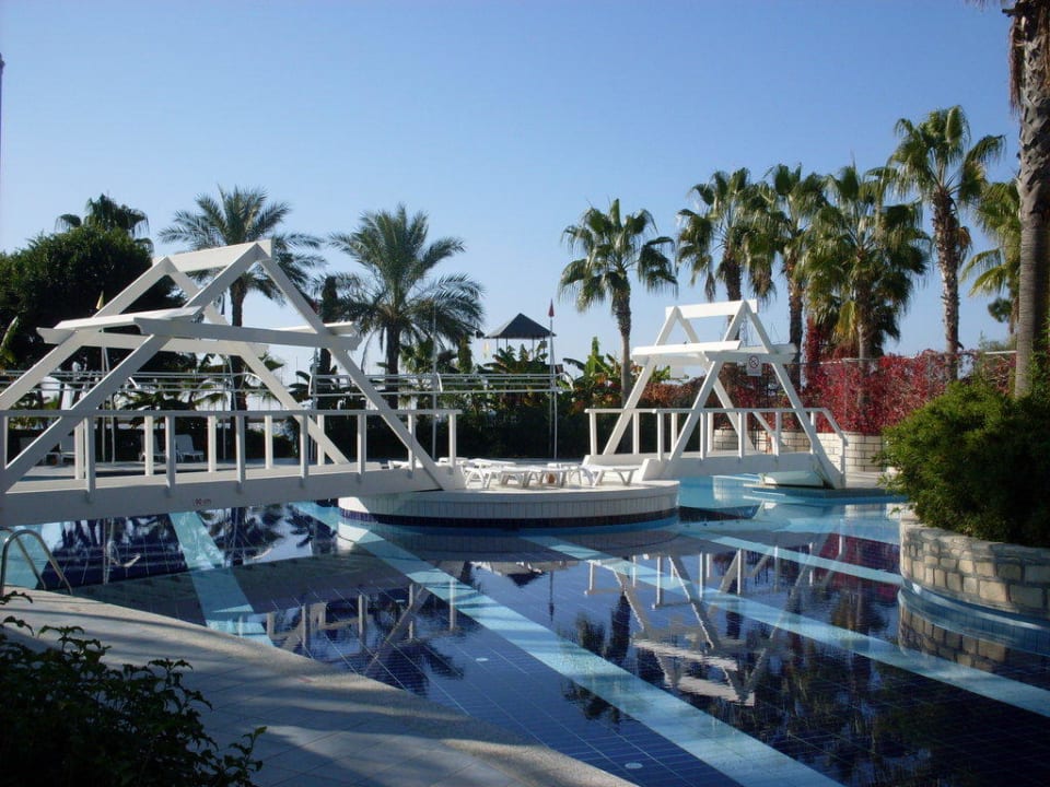 Schwimmbecken Sealife Buket Resort & Beach
