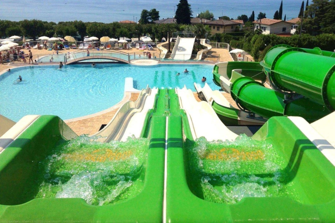 Wasserrutschen für mittelgroße und große Kinder.. Camping Lido