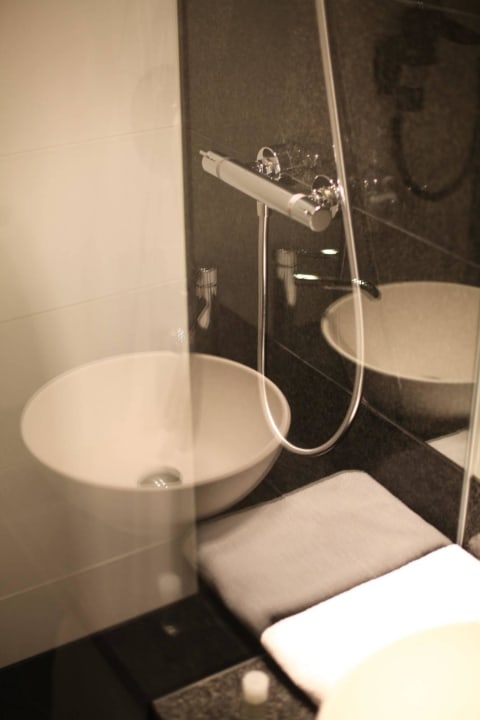 Dusche Motel One Magdeburg