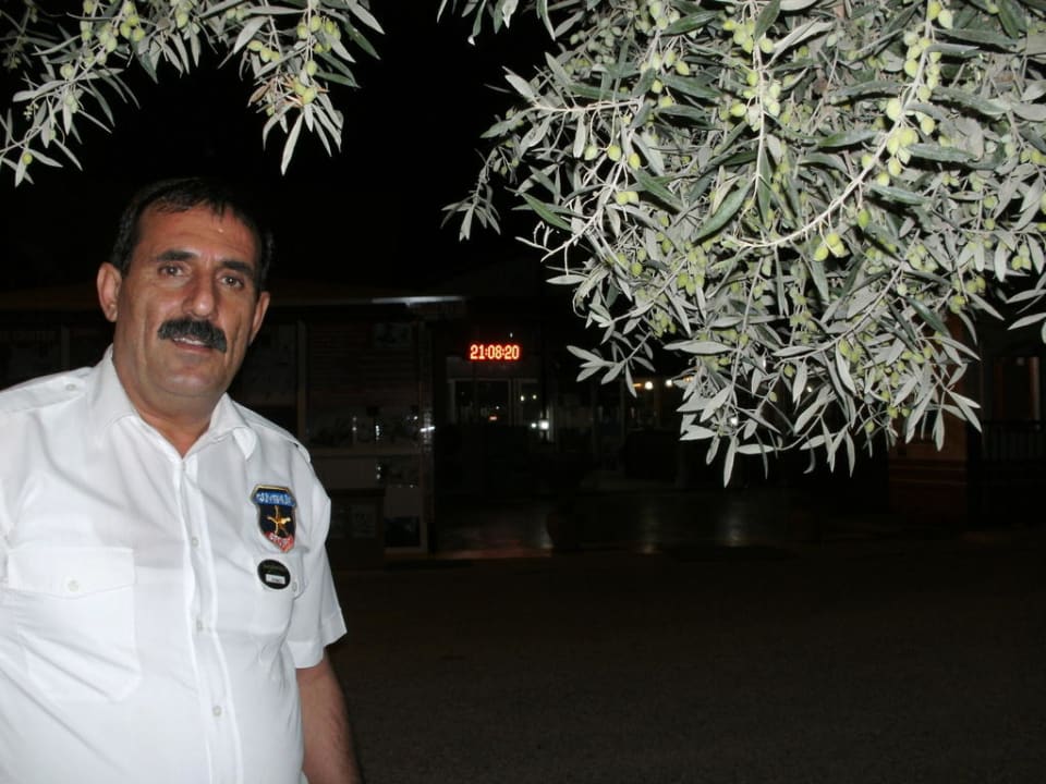 Ahmet - Die gute Seele Sayanora Hotel