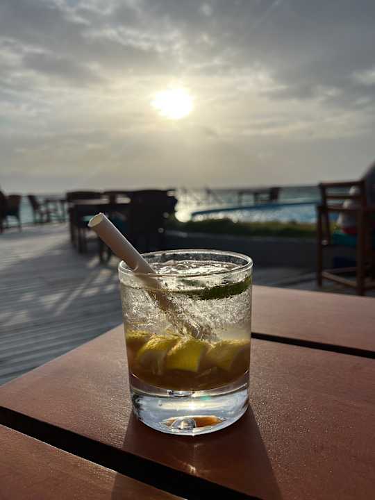 Pool Filitheyo Island Resort