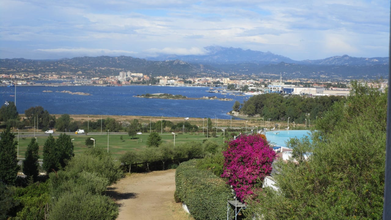 Blick nach Olbia und den Hafen Alessandro Hotel