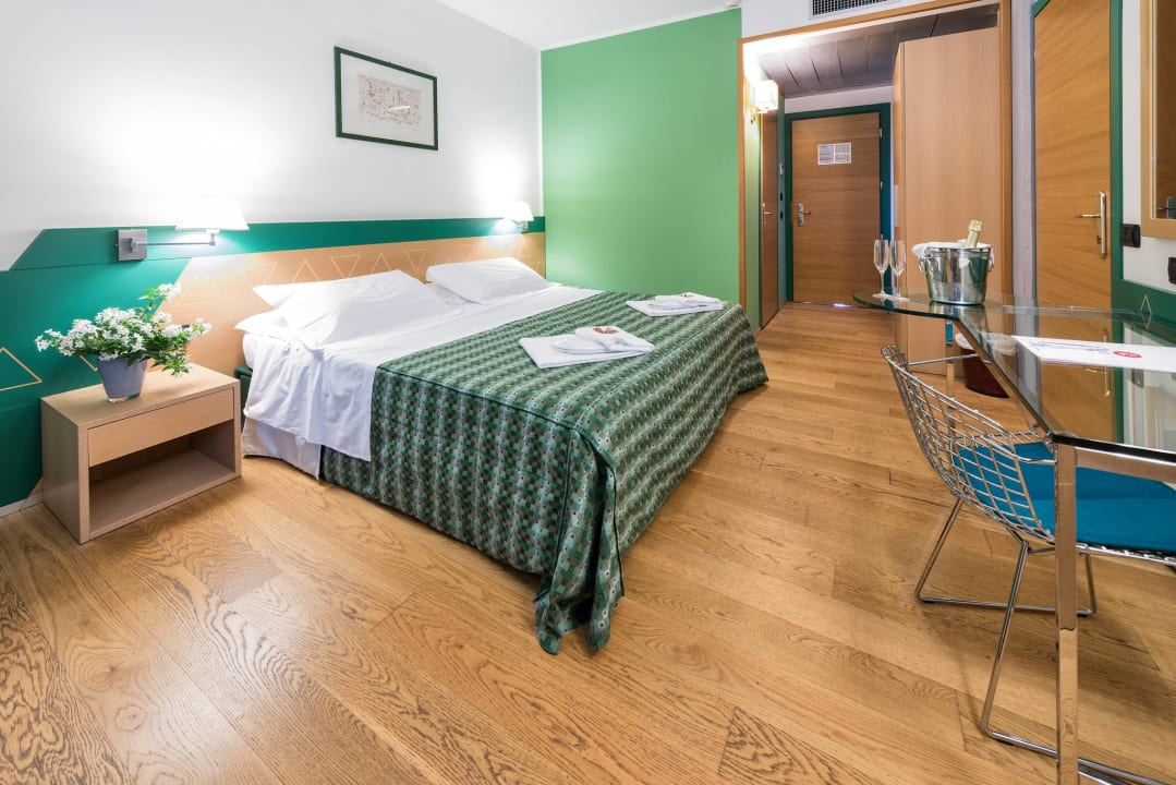 Zimmer West Point Airport Hotel