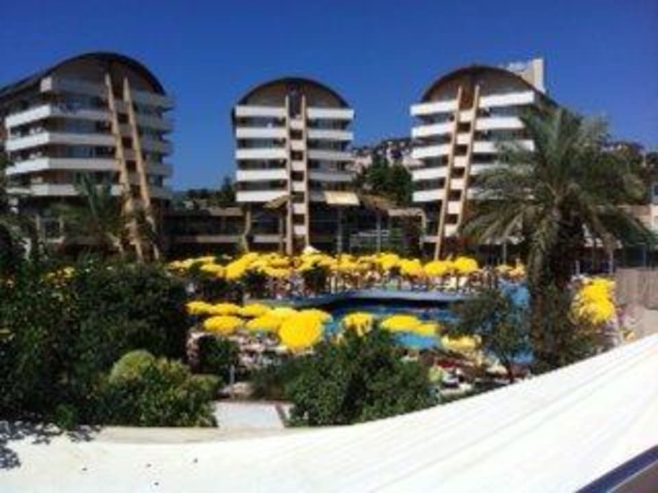 Pool und Nebengebäude Alaiye Resort & Spa