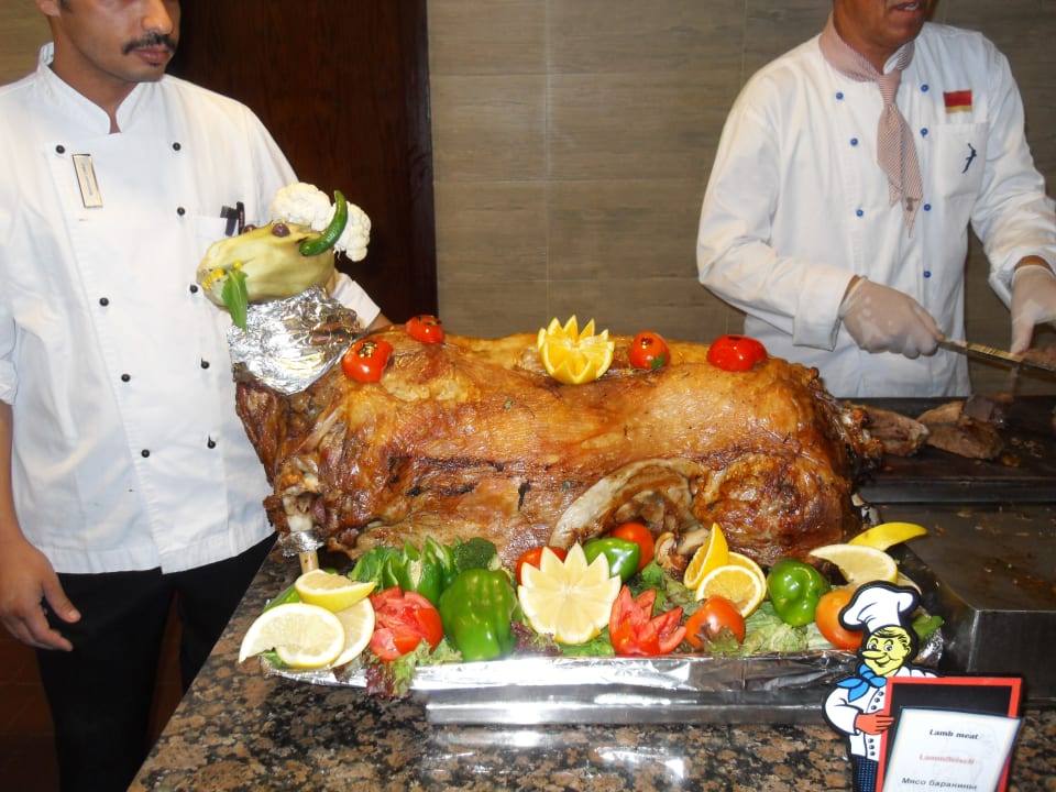 Zum Abendbrot gab es u.a. Lammbraten Pickalbatros Aqua Vista Resort - Hurghada