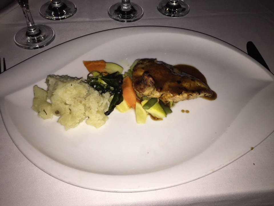 Restaurant"Aqua"  Hähnchenfilet, Kartoffel, Gemüse Jaz Makadina