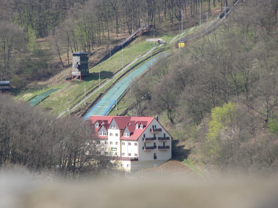 Blick vom Schloss auf das Hotel  REGIOHOTEL Schanzenhaus Wernigerode