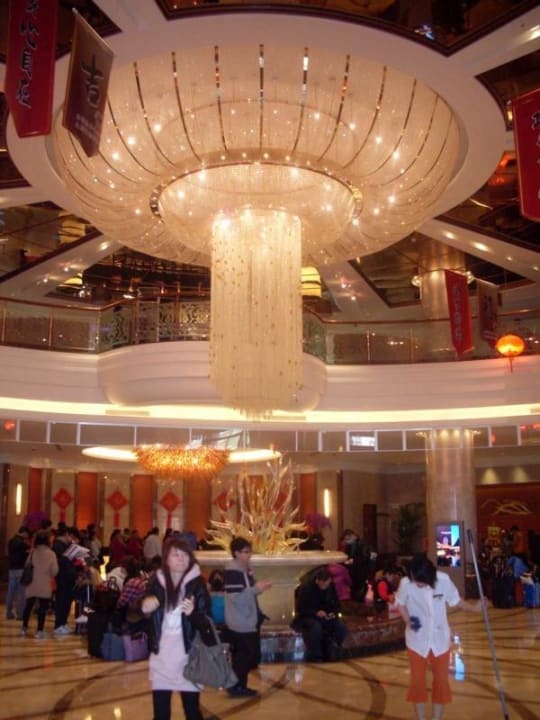 Lichterflut in der Lobby Hotel Crowne Plaza Kaohsiung E-DA World