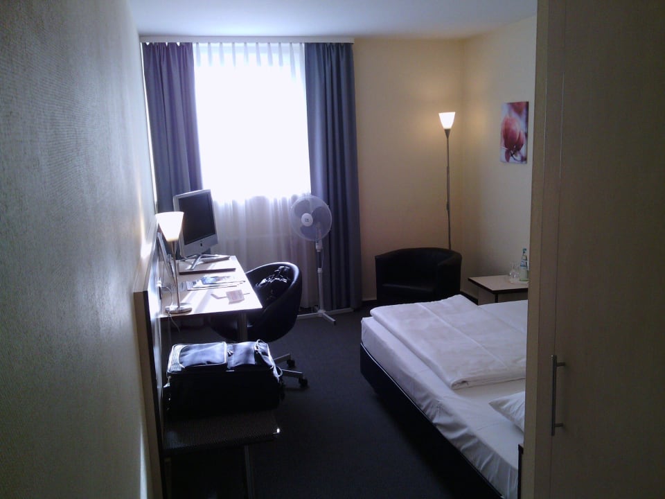 Blick ins Zimmer ACHAT Hotel Regensburg im Park